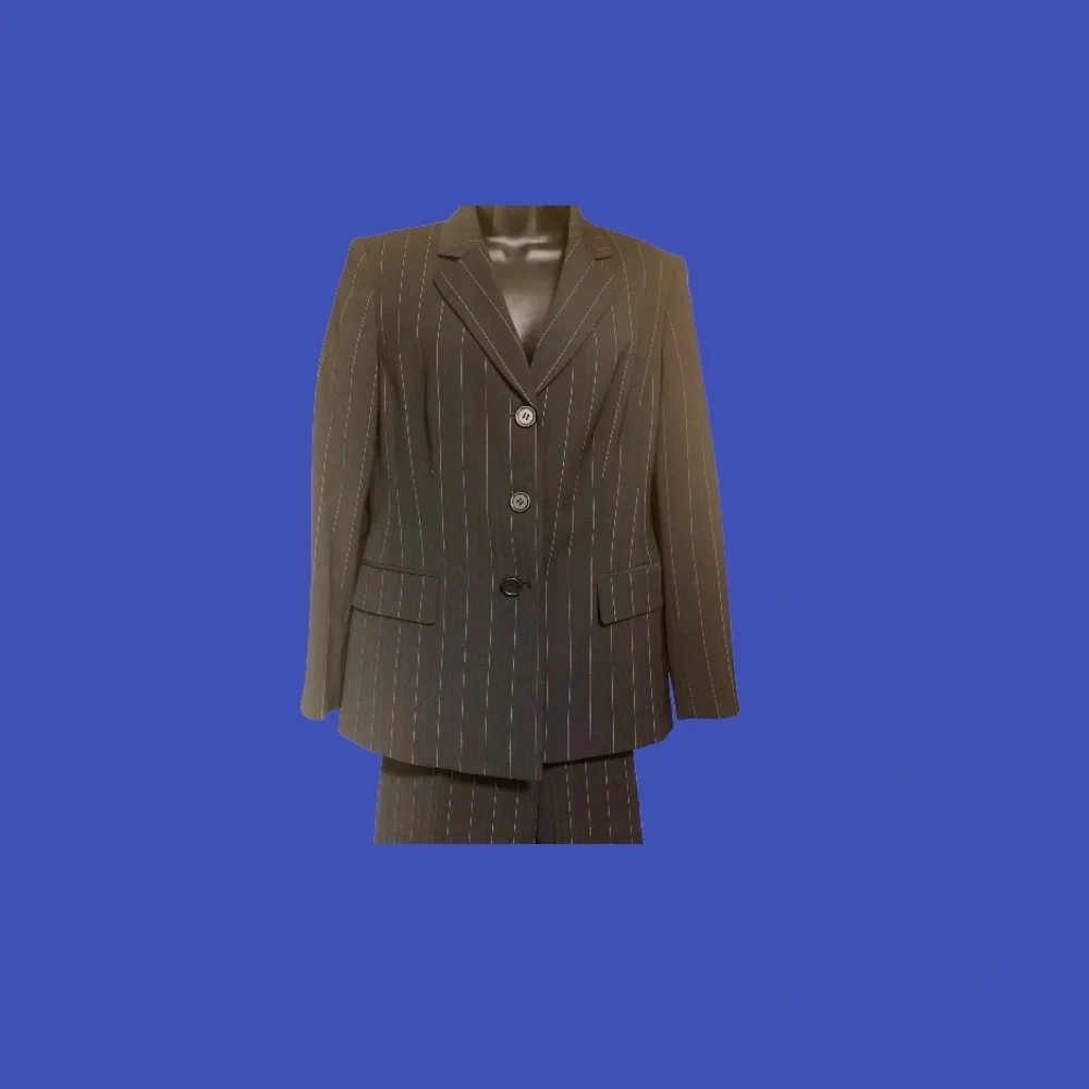 Kasper black pinstriped petite suit - Picture 2 of 4